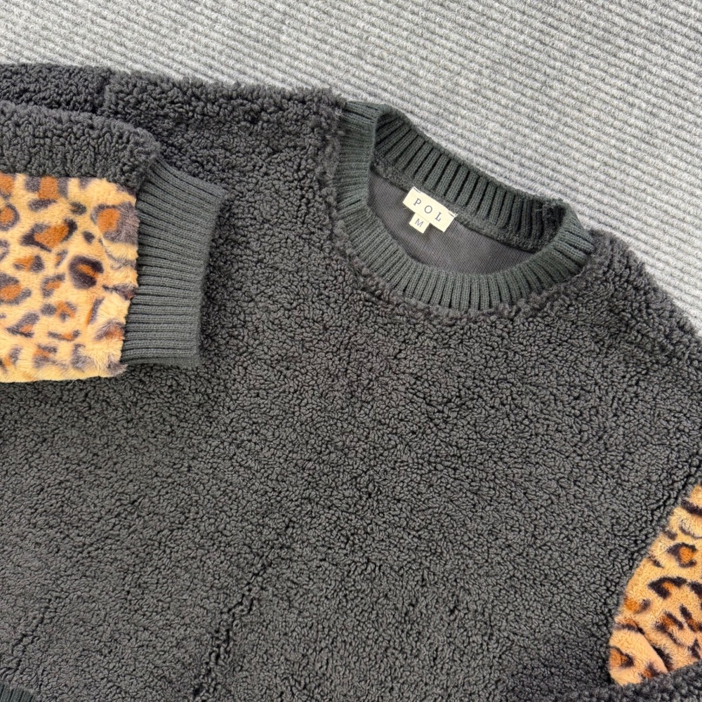 POL Black Sherpa Leopard Print Sleeve Pullover Sweatshirt Womens Medium Comfort
